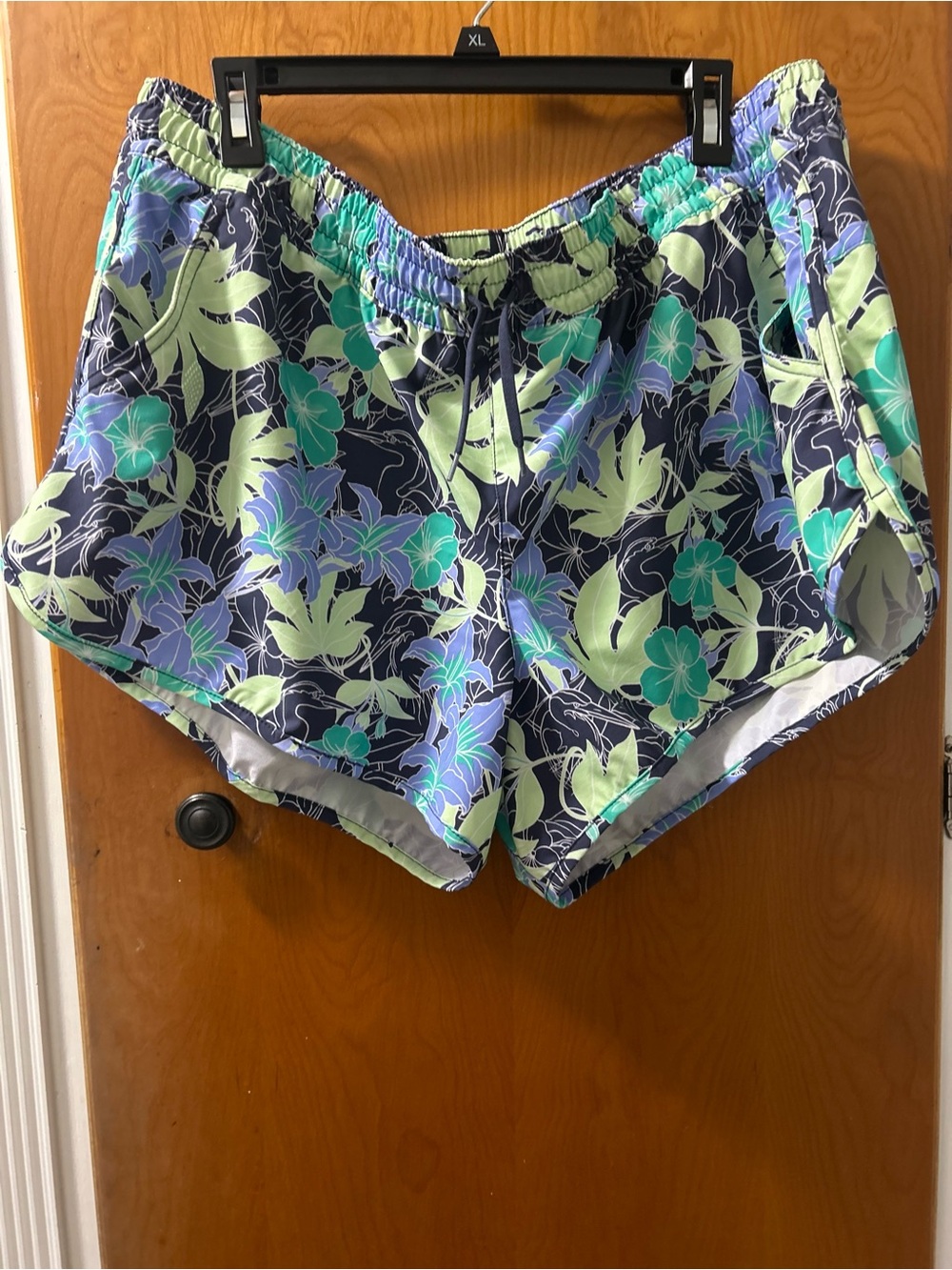 Columbia  Tropical/Bird Print Women's Active Shorts in Navy and Mint